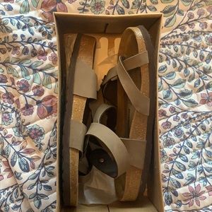 Cross up Birkenstock look alike